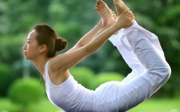 女人练习瑜伽居然有这么多好处！(1)