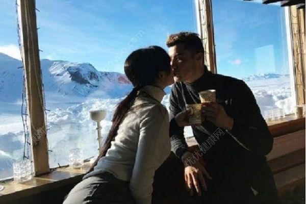 C罗和女友滑雪，滑雪有什么注意事项？(2)