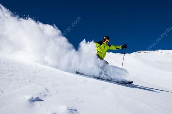 C罗和女友滑雪，滑雪有什么注意事项？(4)