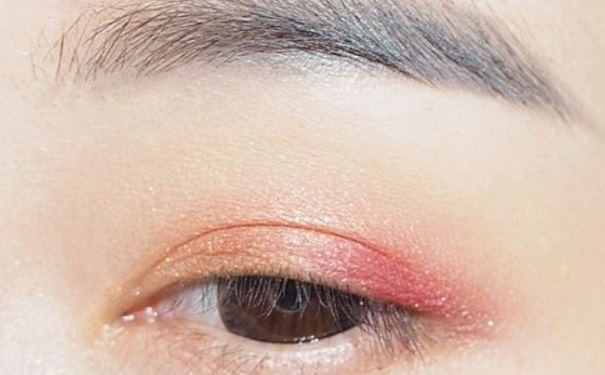 化眼妆对眼睛有害吗？化眼妆需要注意什么？(1)