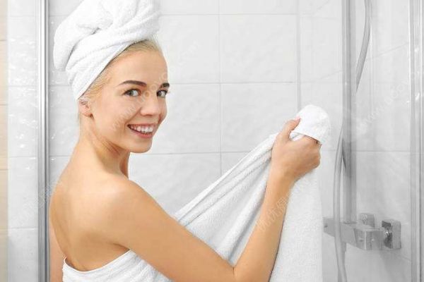 怎样洗澡对皮肤好？美肤专家教你让肌肤光滑如丝的洗澡方法(1)