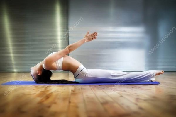 如何练瑜伽能瘦腰？赶走腰部赘肉的方法！(1)