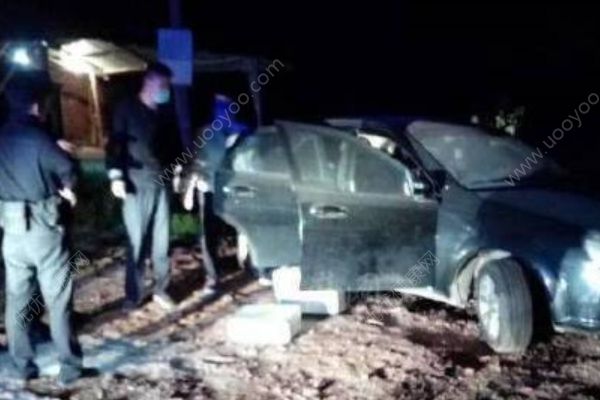 安徽合肥两儿童被发现车内死亡：车门从外面锁着，刑警介入(2)