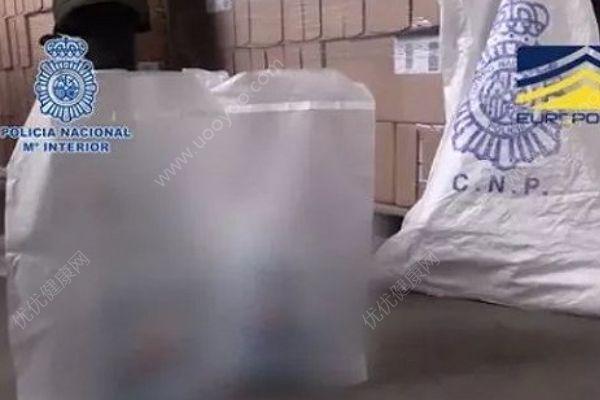 西班牙警方查获8吨假奶粉，其中大多运往中国(4)