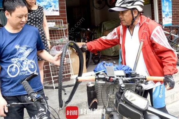 69岁大爷从上海骑行去拉萨，22天时间骑到成都(3)