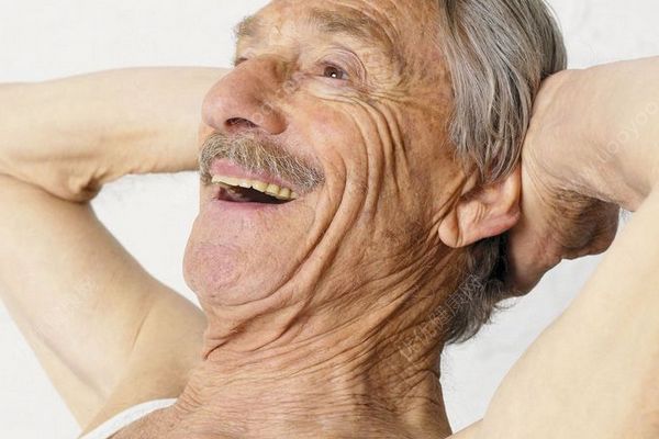 101岁老人每天40个仰卧起坐，老人做仰卧起坐要注意什么(2)