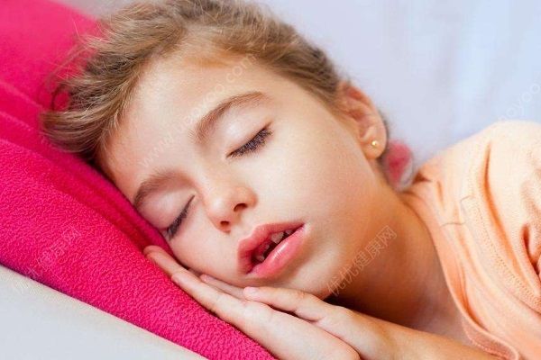 9岁女孩每晚睡觉都要被亲妈用胶布封嘴！竟然还是医生建议！(4)