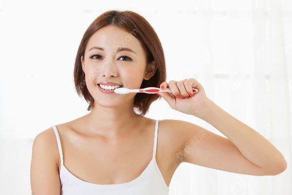 女子做微商囤太多牙膏，强迫家人一天刷5次牙(2)