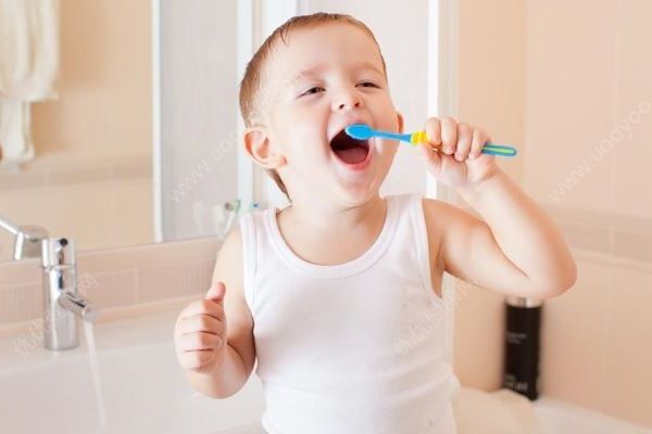 女子做微商囤太多牙膏，强迫家人一天刷5次牙(4)