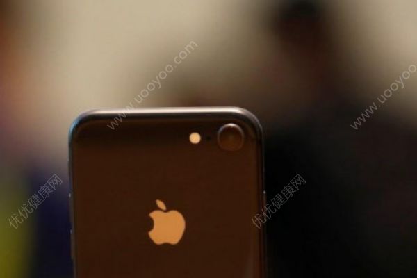 苹果2018年推出升级版iPhone X，怎样摆脱睡前玩手机的坏习惯？(3)