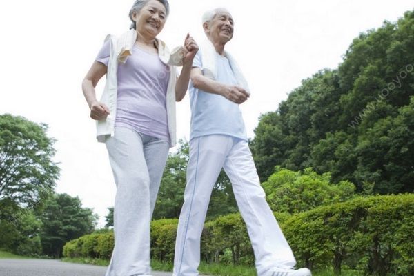 93岁老人坚持跳绳40年，老人适合什么样的运动？(3)