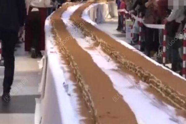 世界上最长的提拉米苏蛋糕：使用4万8千块手指饼(1)