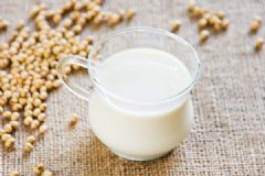坚持喝豆浆和牛奶好不好？豆浆和牛奶有哪些营养价值？[多图]
