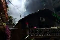 留守姐妹家中做饭引发火灾，逃生后哭喊：我的作业啊！[多图]