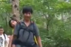 背渐冻症妻爬黄山，网友：这就是爱情啊[多图]