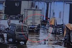 货车倒车不慎撞死奶奶，3岁孩子从车底爬出侥幸存活[多图]