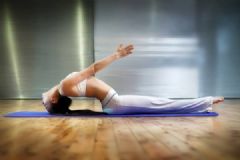如何练瑜伽能瘦腰？赶走腰部赘肉的方法！[多图]