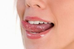 频繁舔唇易导致慢性唇炎？冬季如何护理唇部？[多图]