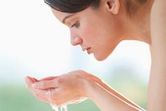 洗脸水温多少才最合适？洗脸用多少度的水最好？[多图]