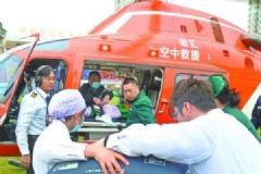 1岁幼童乘直升机转院，医院为其开通绿色通道进行急诊手术[多图]