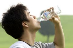男人喝水多尿频是怎么回事？如何解决男人尿频问题？[图]